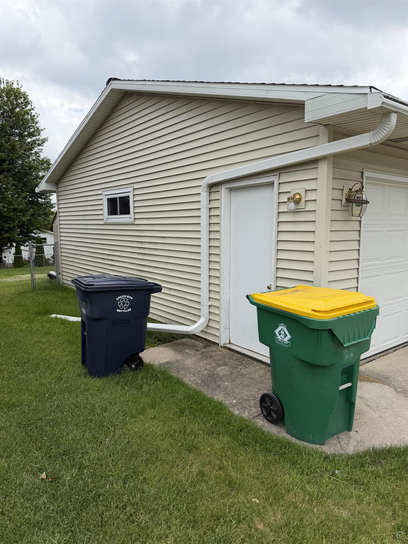 553 Delwiche Road Green Bay, WI 54302 - Photo 3 of 27