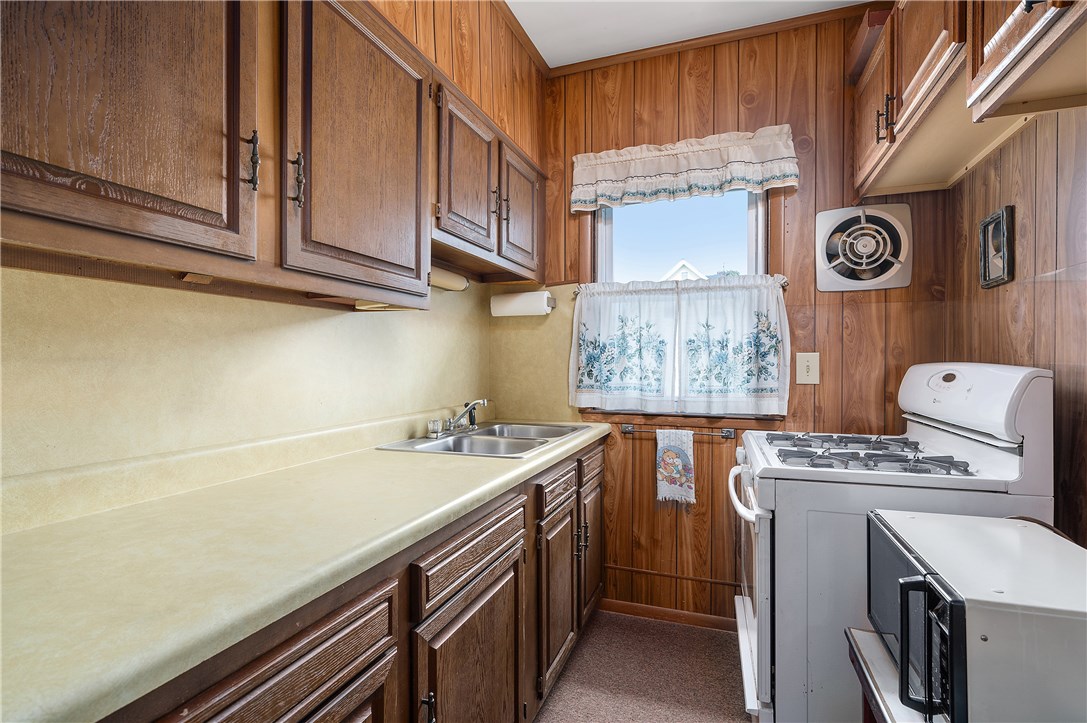 36 Hanover Avenue Pawtucket, RI 02861 - Photo 11 of 31