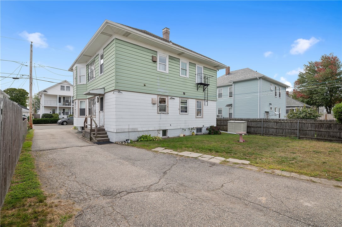 36 Hanover Avenue Pawtucket, RI 02861 - Photo 5 of 31