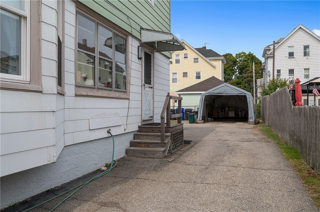 36 Hanover Avenue Pawtucket, RI 02861 - Photo 6 of 31