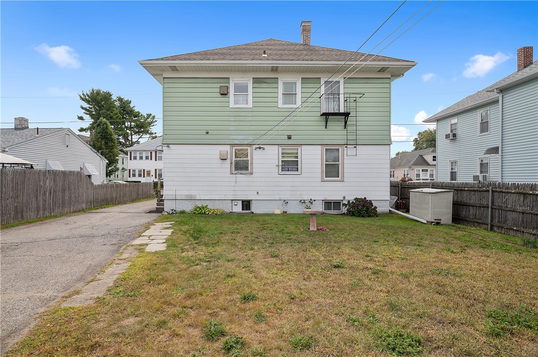 36 Hanover Avenue Pawtucket, RI 02861 - Photo 8 of 31