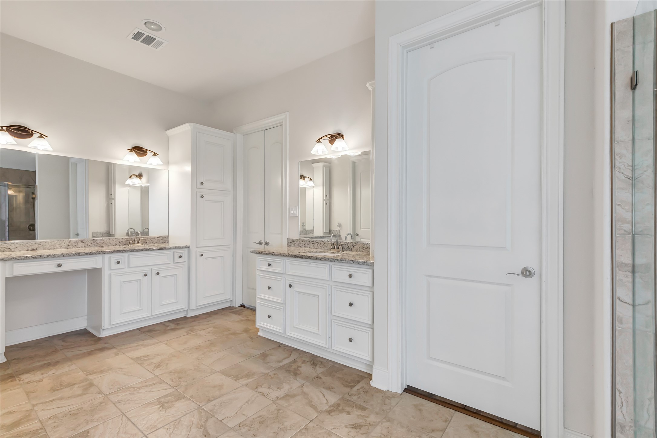 229 Sundog Road Huntsville, TX 77340 - Photo 40 of 50 Double vanities in the Primary Bath