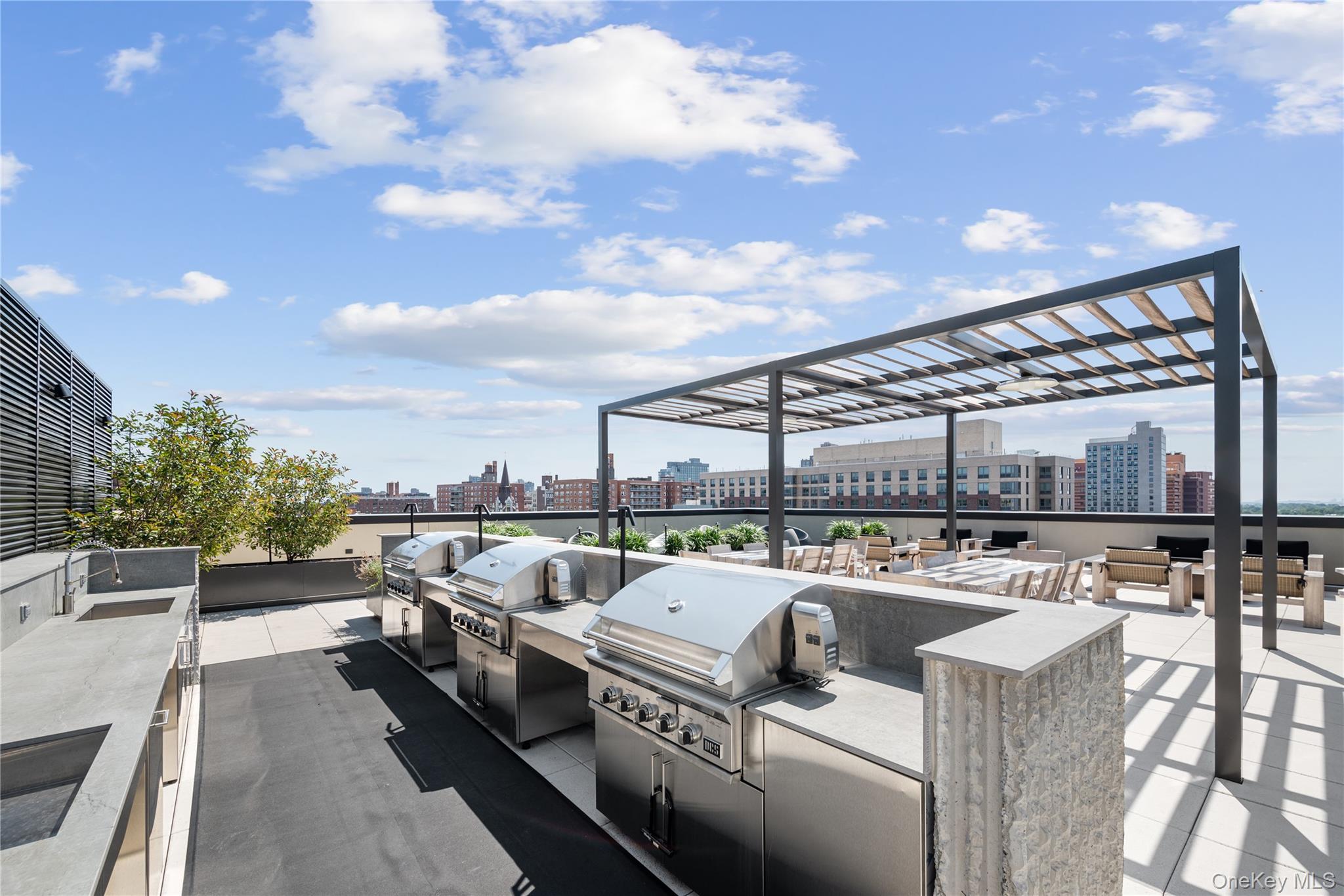 15310-unit #804 15310-unit Avenue Queens, NY 11432 - Photo 13 of 19 a terrace with a table and chairs