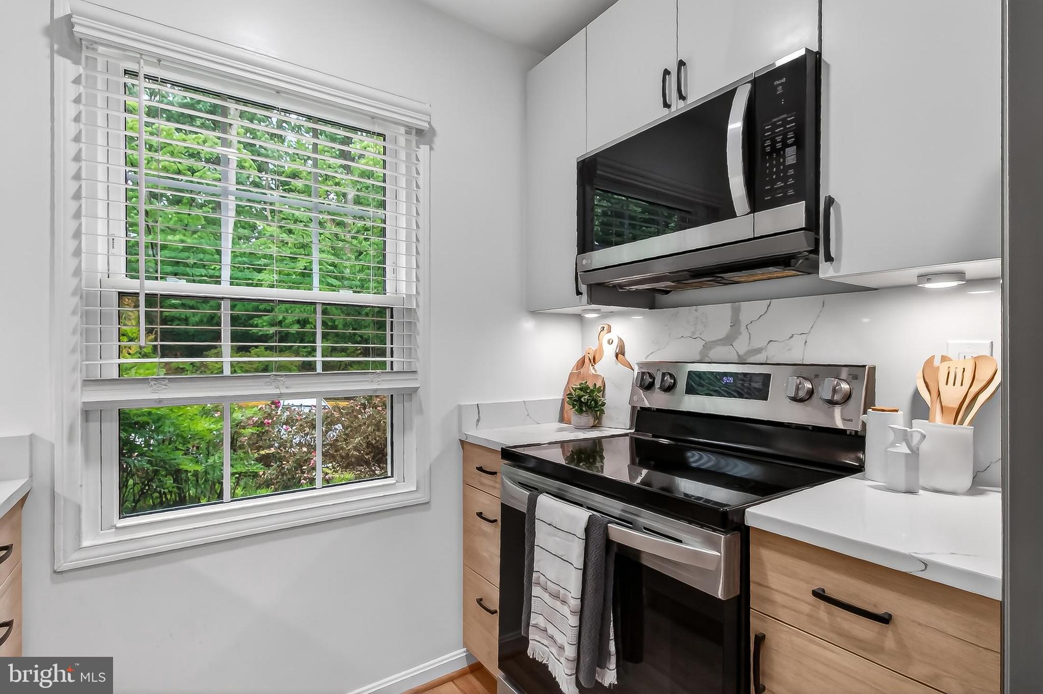 5833 Royal Ridge Drive, Unit 943 Springfield, VA 22152 - Photo 18 of 45 a kitchen with a stove and a microwave