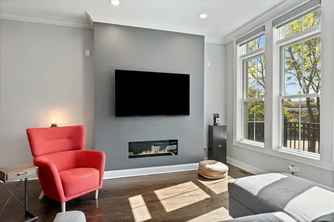 $789,000 | 3443 North Whipple Street, Chicago, IL 60618