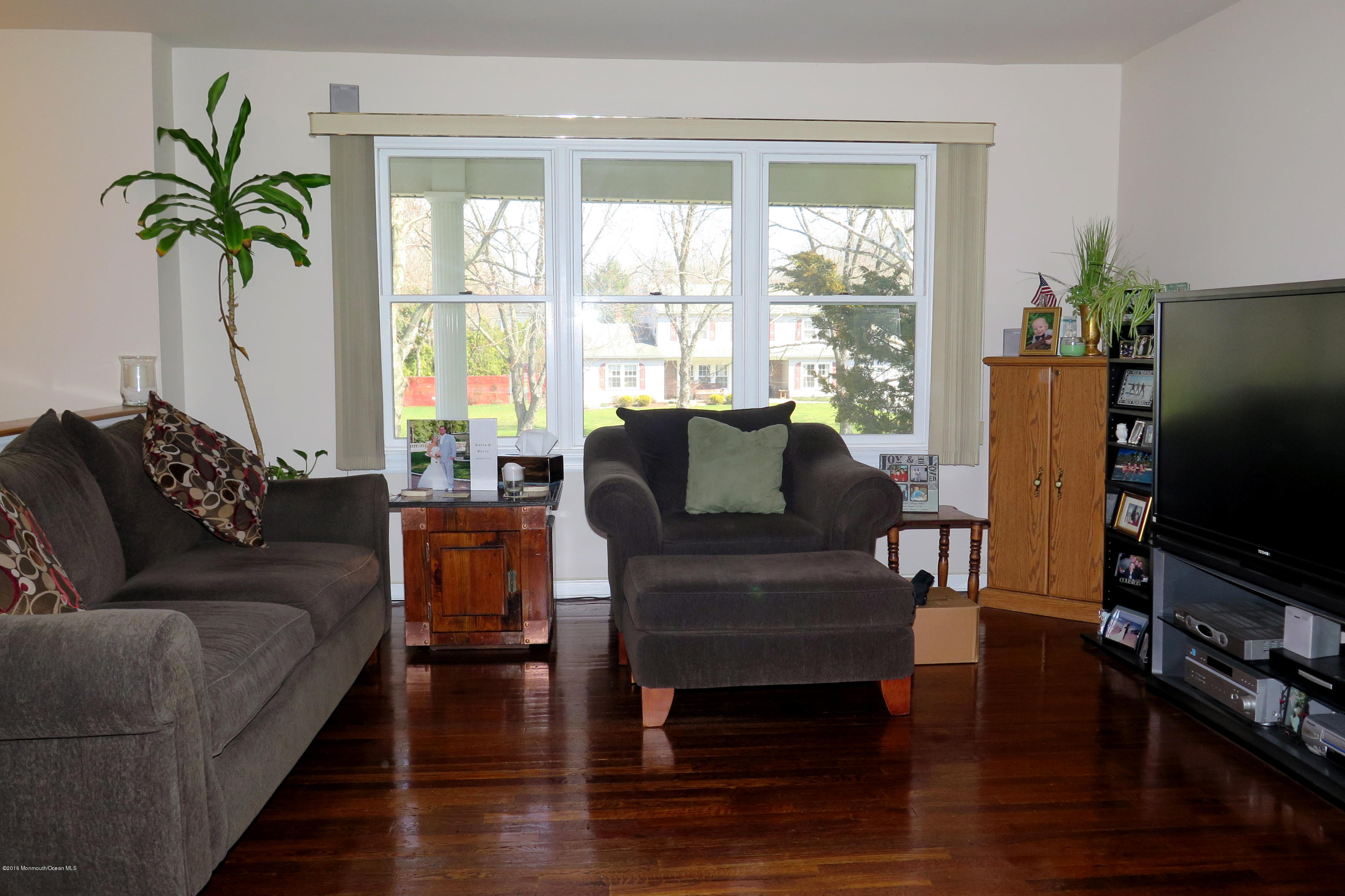 3 Chelsea Road Manalapan, NJ 07726 - Photo 2 of 26 Living Room 2