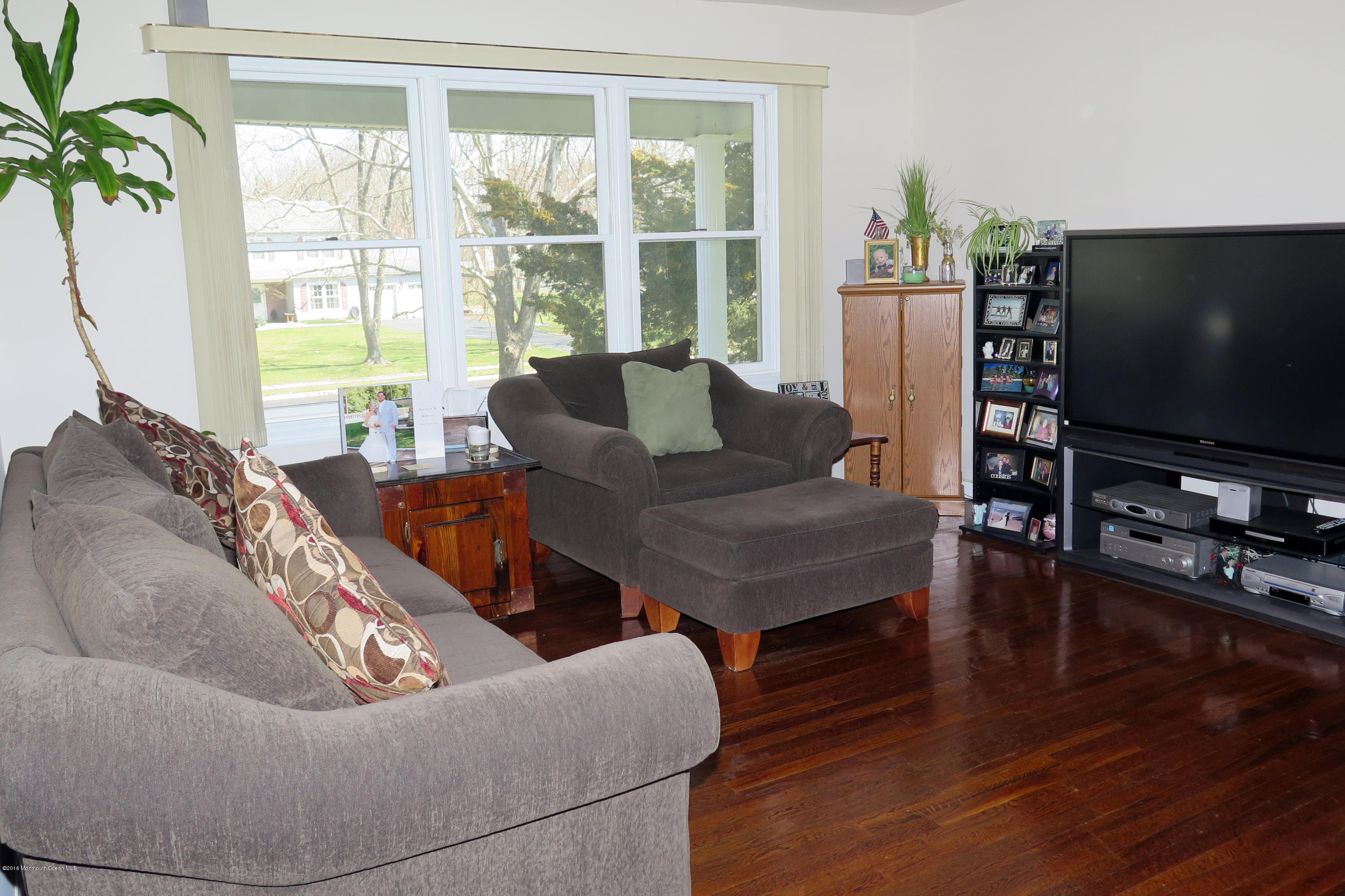 3 Chelsea Road Manalapan, NJ 07726 - Photo 4 of 26 Living Room 1