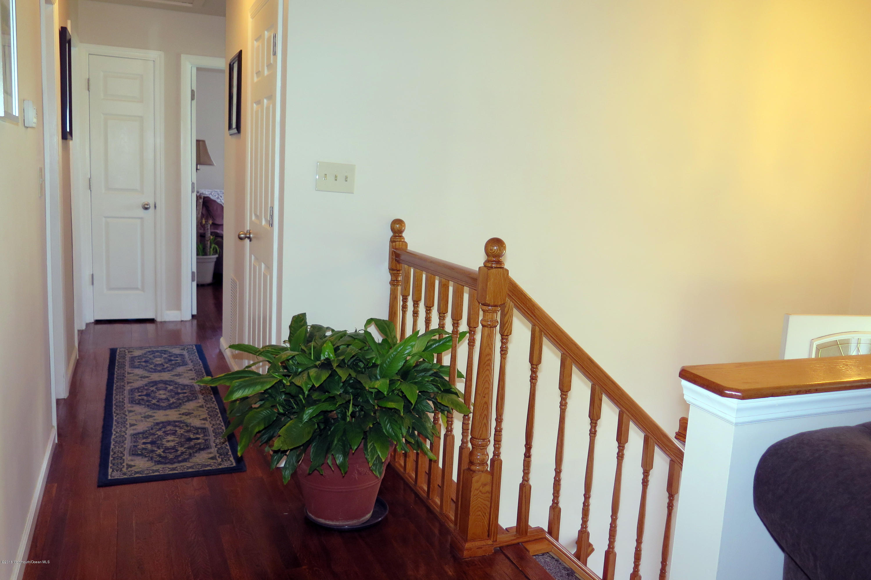 3 Chelsea Road Manalapan, NJ 07726 - Photo 6 of 26 Hallway
