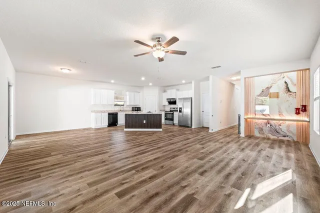 $409,000 | 7778 Meadow Walk Lane, Jacksonville, FL 32256