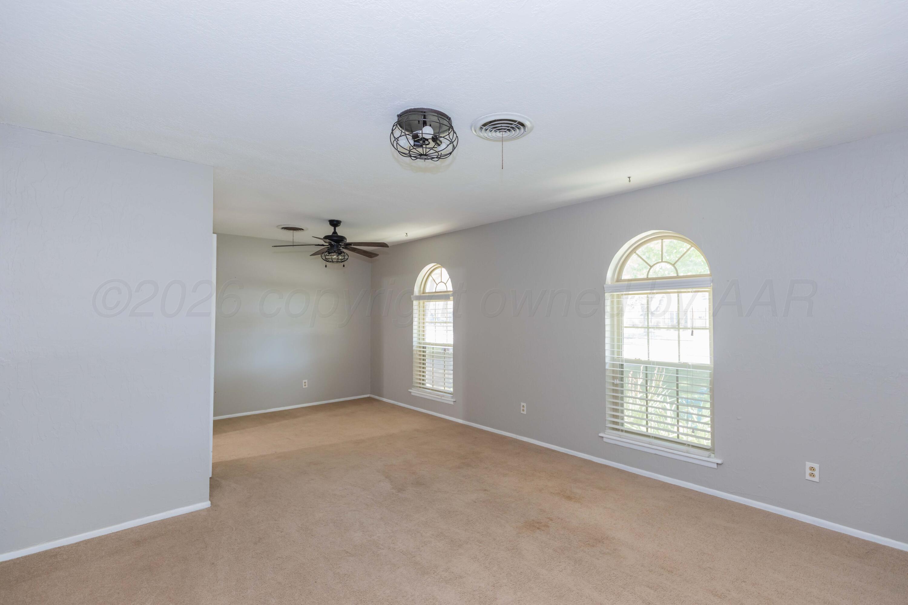 3712 Rutson Drive Amarillo, TX 79109 - Photo 5 of 45 LIVING ROOM VIEW 2