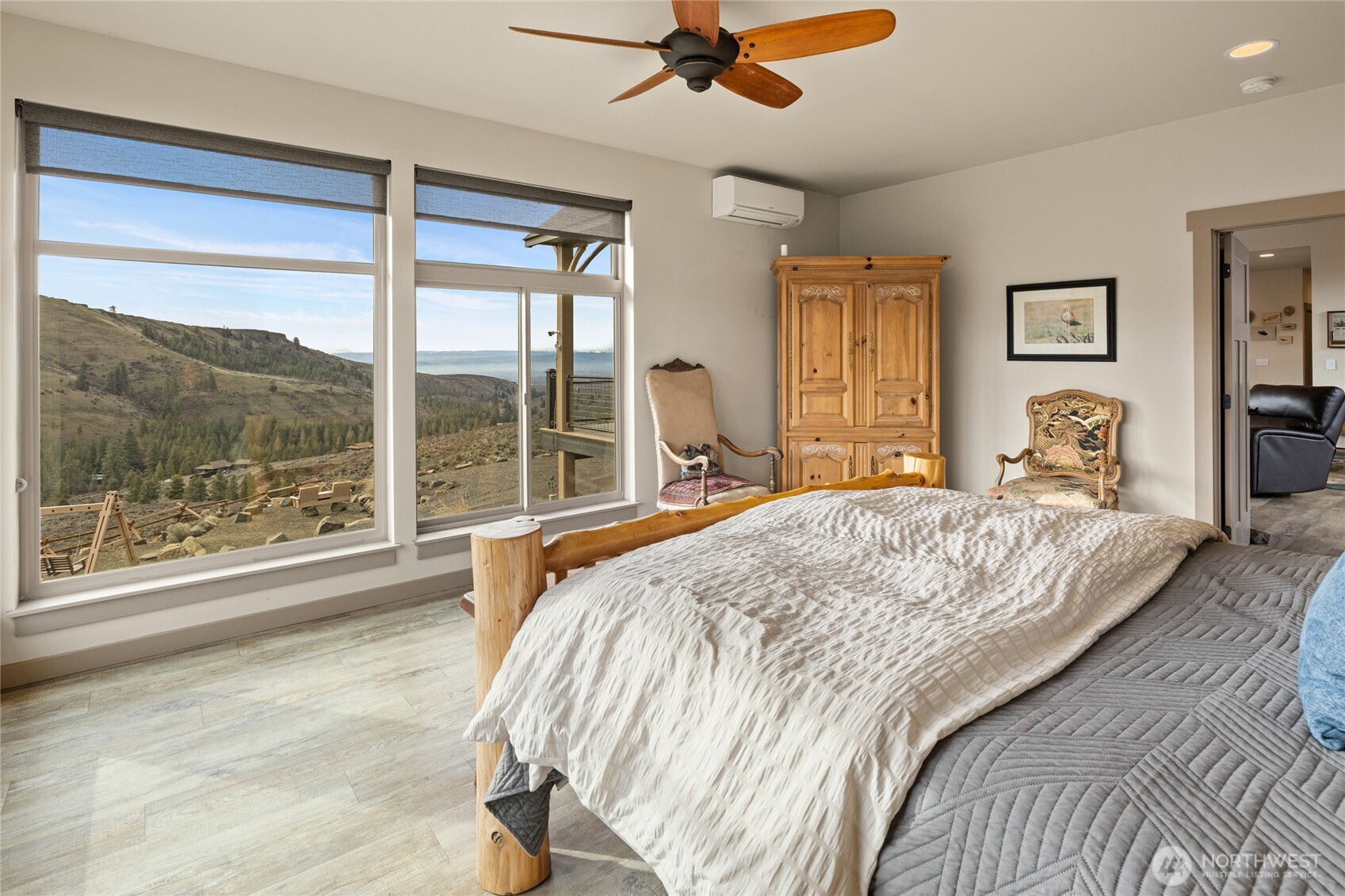 6083 Secret Canyon Road Ellensburg, WA 98926 - Photo 19 of 40 a bedroom with a large bed and a large window