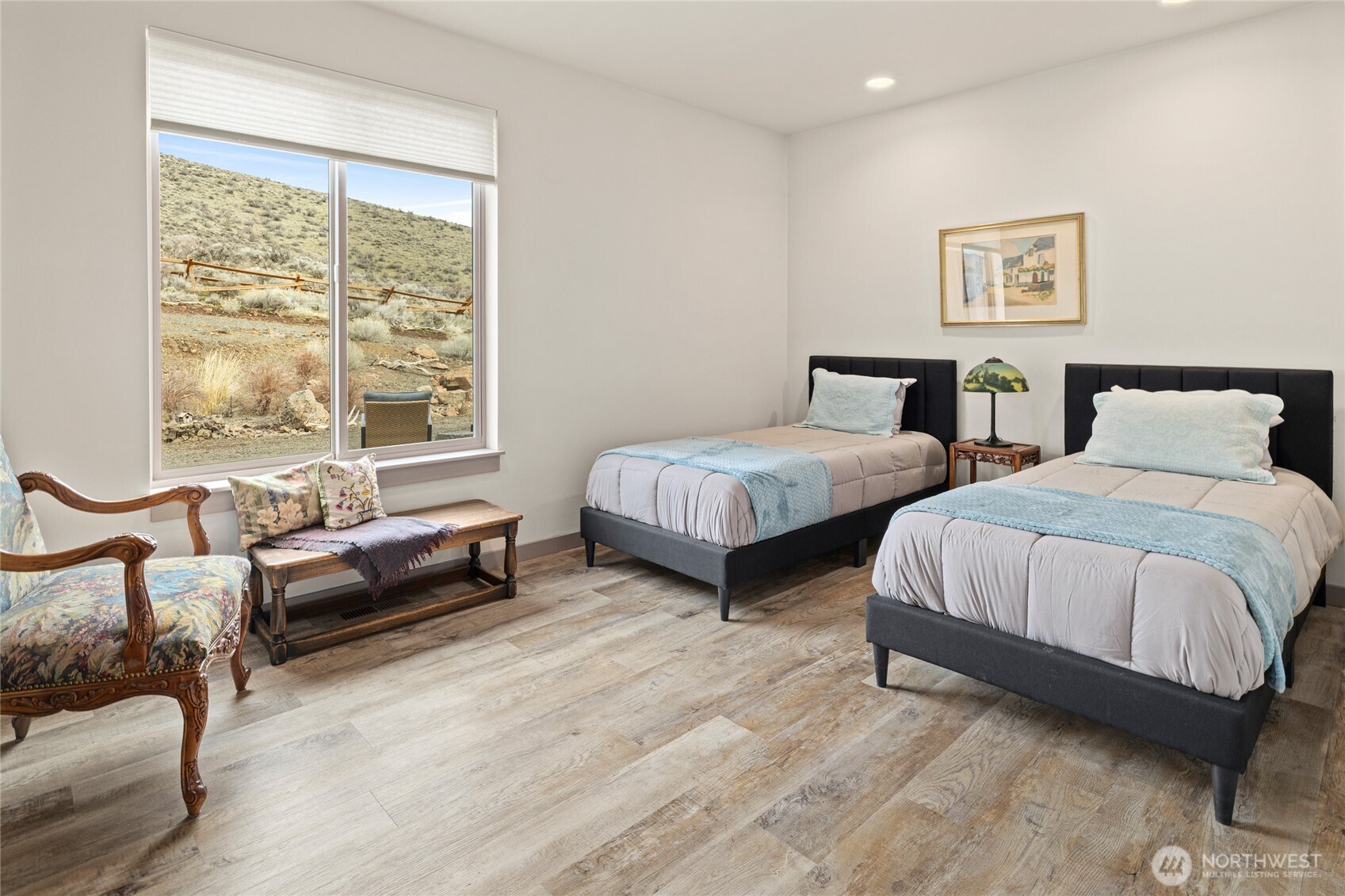 6083 Secret Canyon Road Ellensburg, WA 98926 - Photo 24 of 40 a spacious bedroom with two beds and a large window