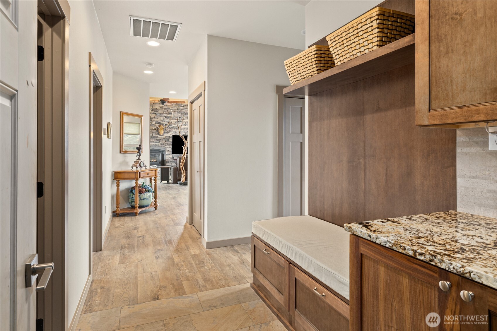 6083 Secret Canyon Road Ellensburg, WA 98926 - Photo 28 of 40 a kitchen with a stove and refrigerator
