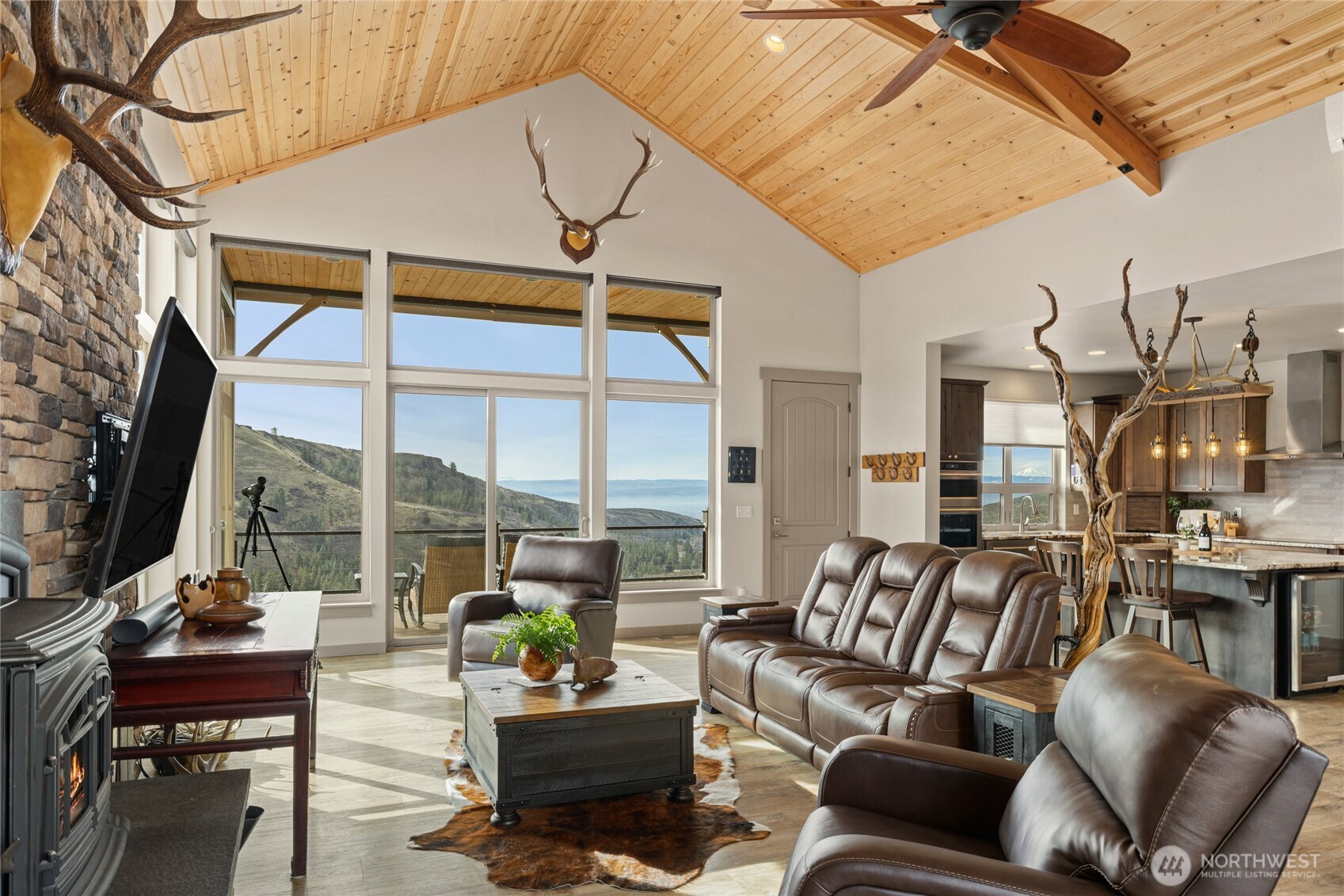 6083 Secret Canyon Road Ellensburg, WA 98926 - Photo 6 of 40 a outdoor living space with furniture