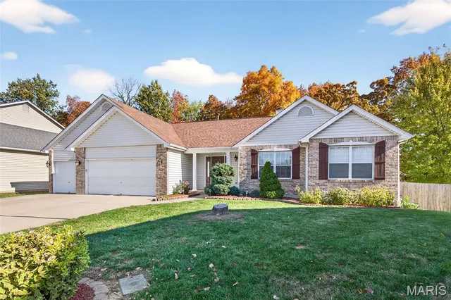 $430,000 | 1433 Schoal Creek Drive, St. Peters, MO 63366