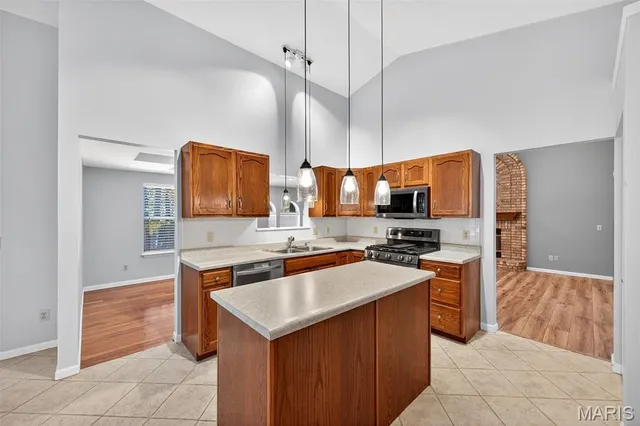 $430,000 | 1433 Schoal Creek Drive, St. Peters, MO 63366