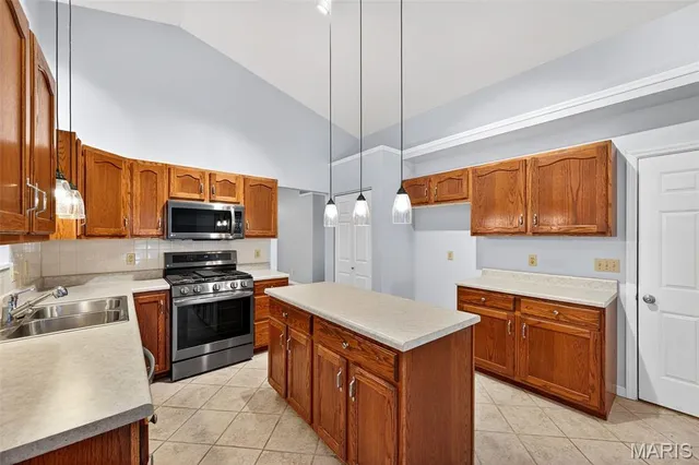 $430,000 | 1433 Schoal Creek Drive, St. Peters, MO 63366