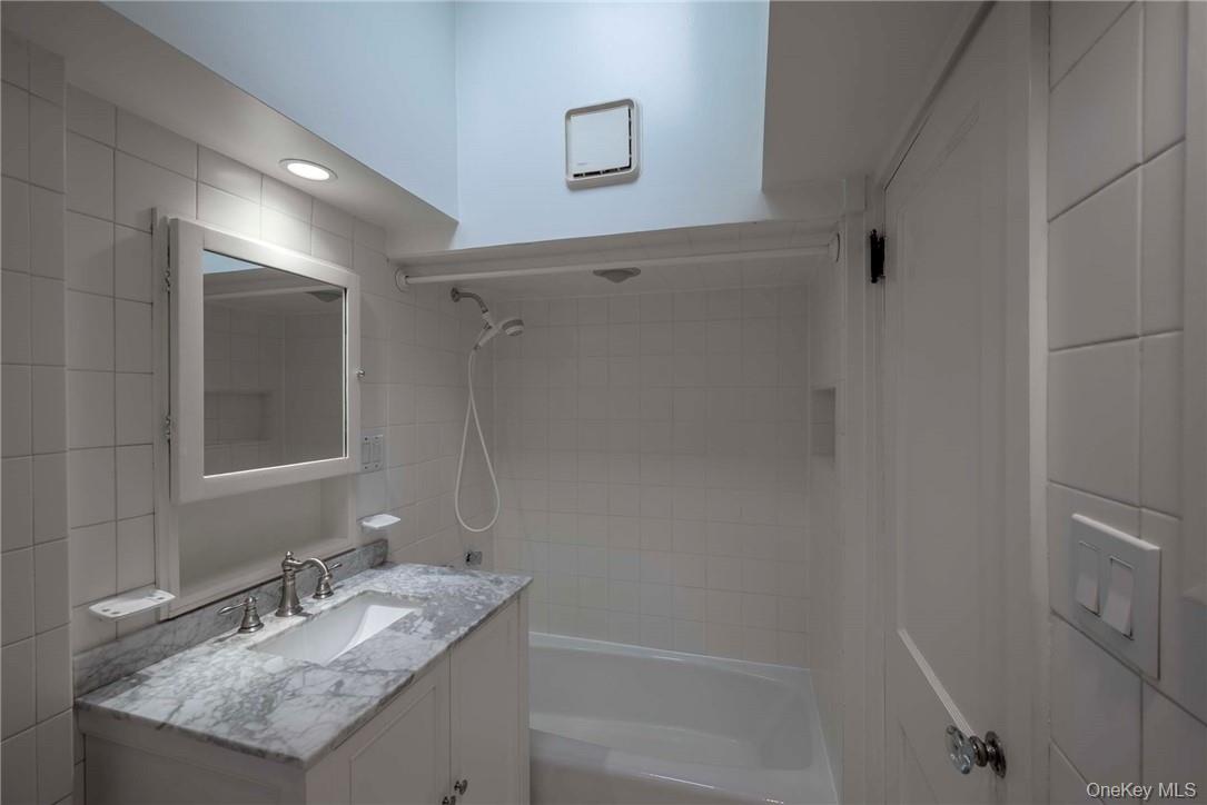 62 Summit Avenue Bronxville, NY 10708 - Photo 16 of 24 Master Bath