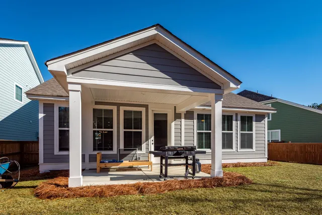 $470,000 | 335 Hillman Trl Drive, Moncks Corner, SC 29461