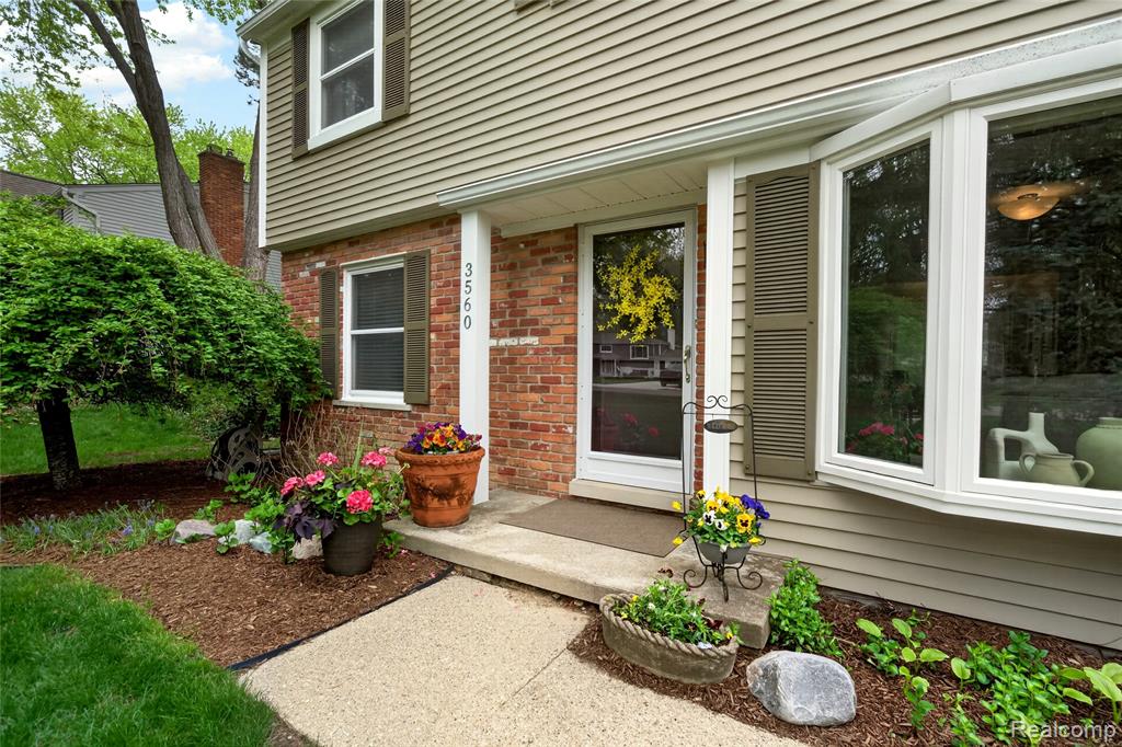 3560 Beach Road Troy, MI 48084 - Photo 5 of 34