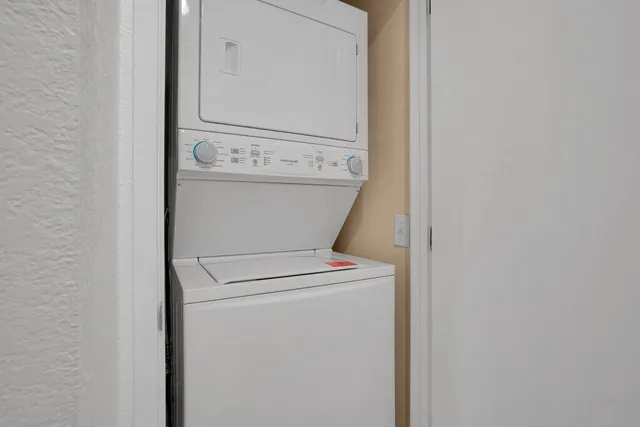 a close up view of a washer and dryer
