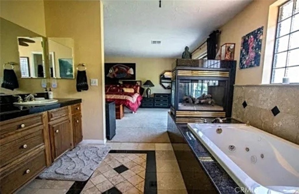 132 Rio Del Loma Kernville, CA 93238 - Photo 15 of 33 a very nice looking room with a large window