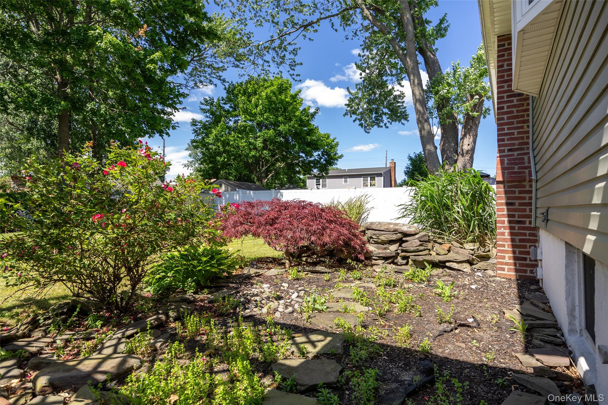 95 Laurel Road Lindenhurst, NY 11757 - Photo 25 of 28