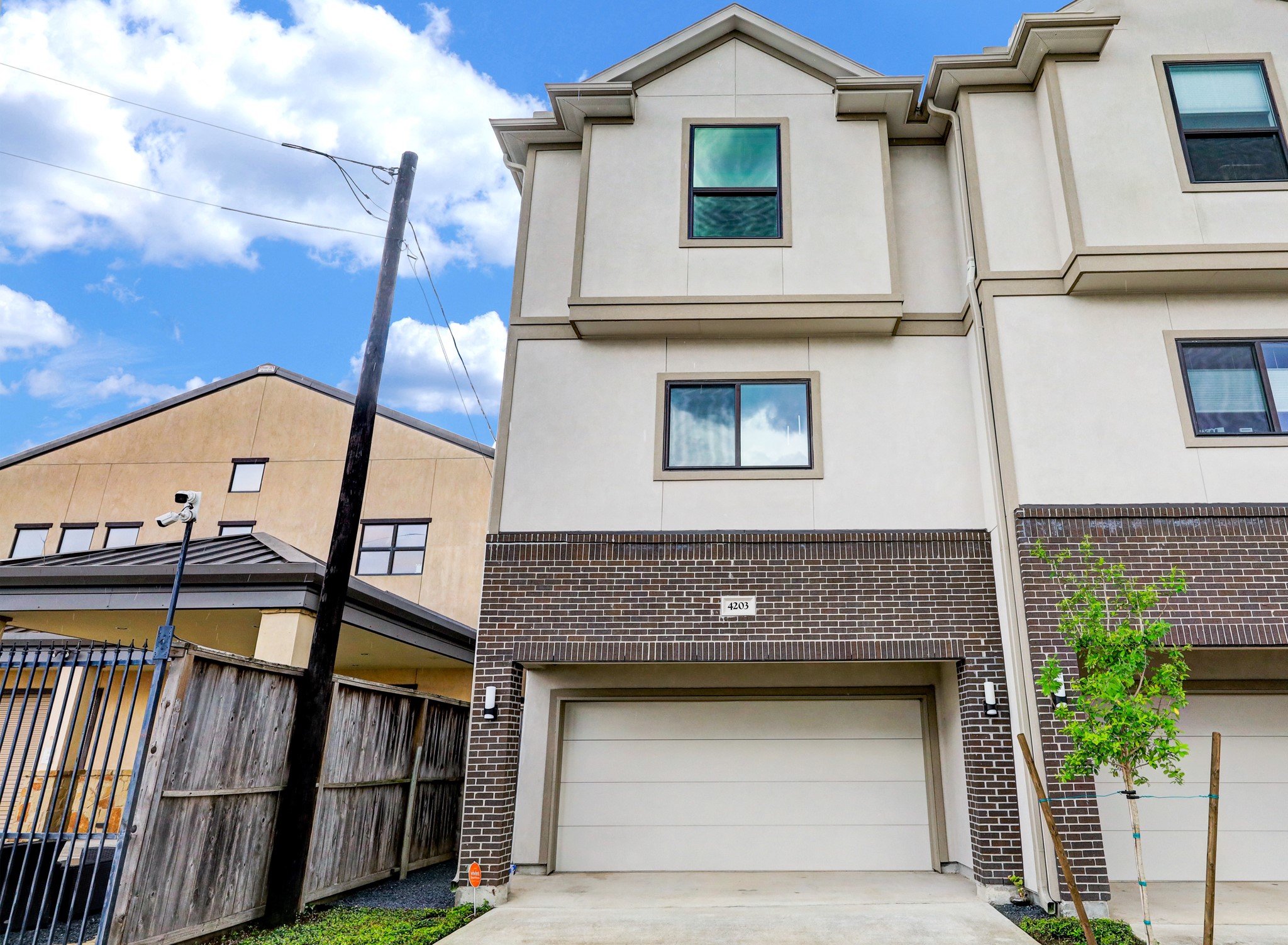 4203 Allen Street Houston, TX 77007 - Photo 29 of 35 a front view of a house with balcony