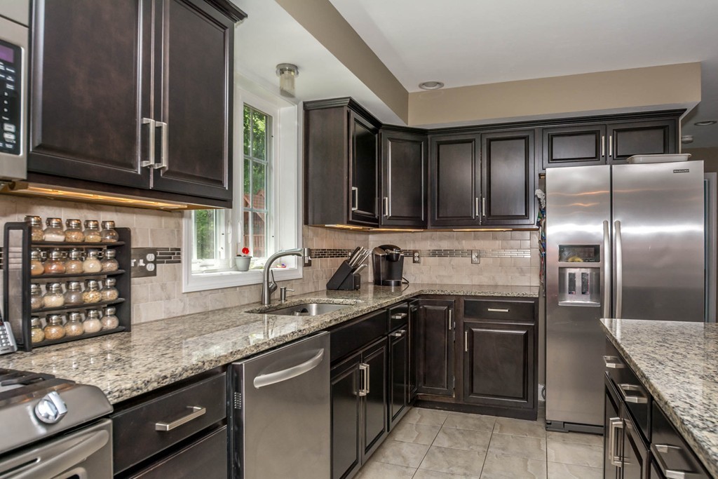 68 Clement Road Dracut, MA 01826 - Photo 13 of 30