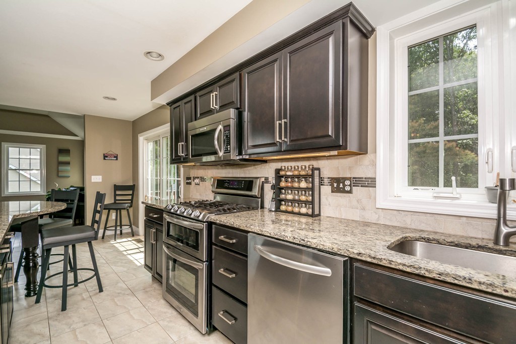 68 Clement Road Dracut, MA 01826 - Photo 14 of 30