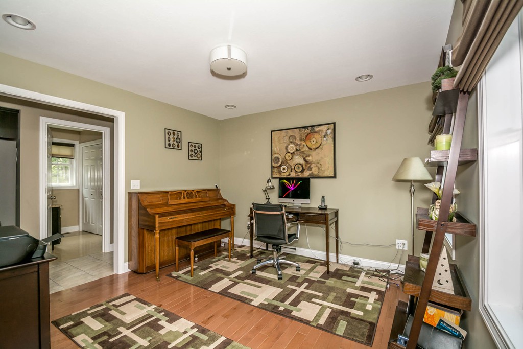 68 Clement Road Dracut, MA 01826 - Photo 8 of 30