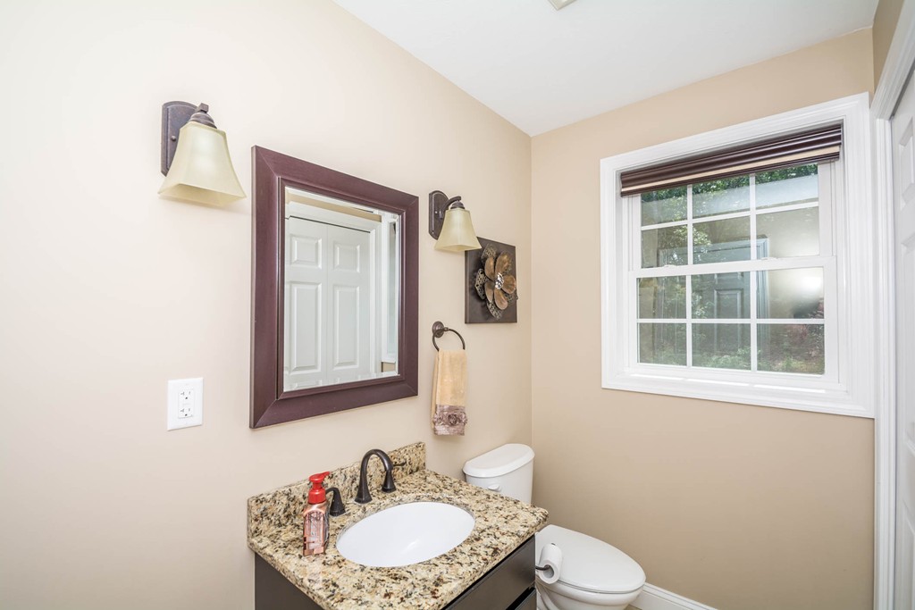 68 Clement Road Dracut, MA 01826 - Photo 10 of 30