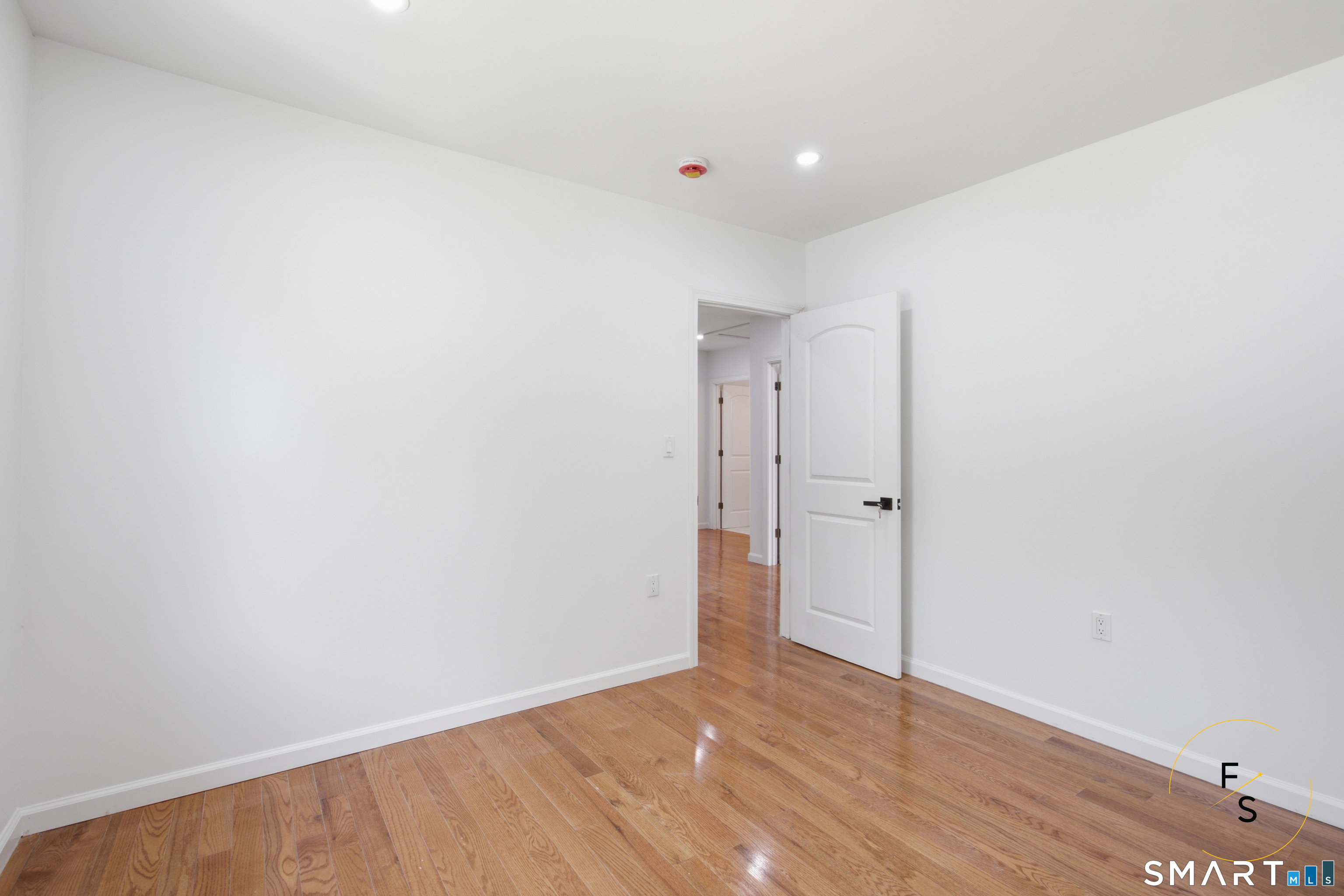 24 Gaspee Road Bridgeport, CT 06606 - Photo 17 of 30