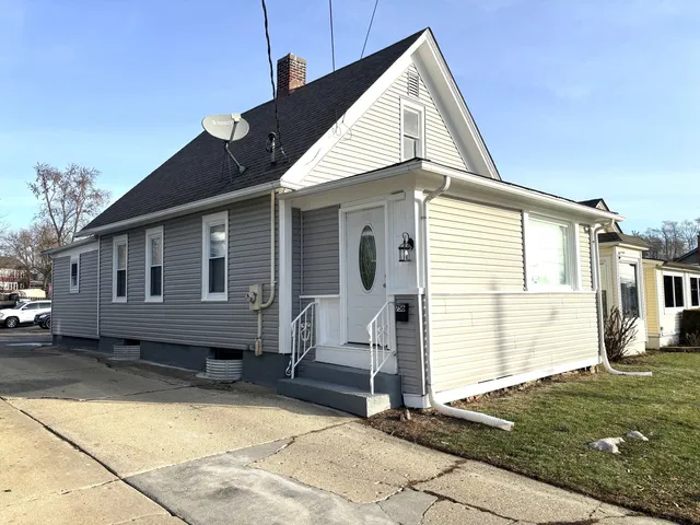 $249,900 | 756 Walnut Avenue, Elgin, IL 60123