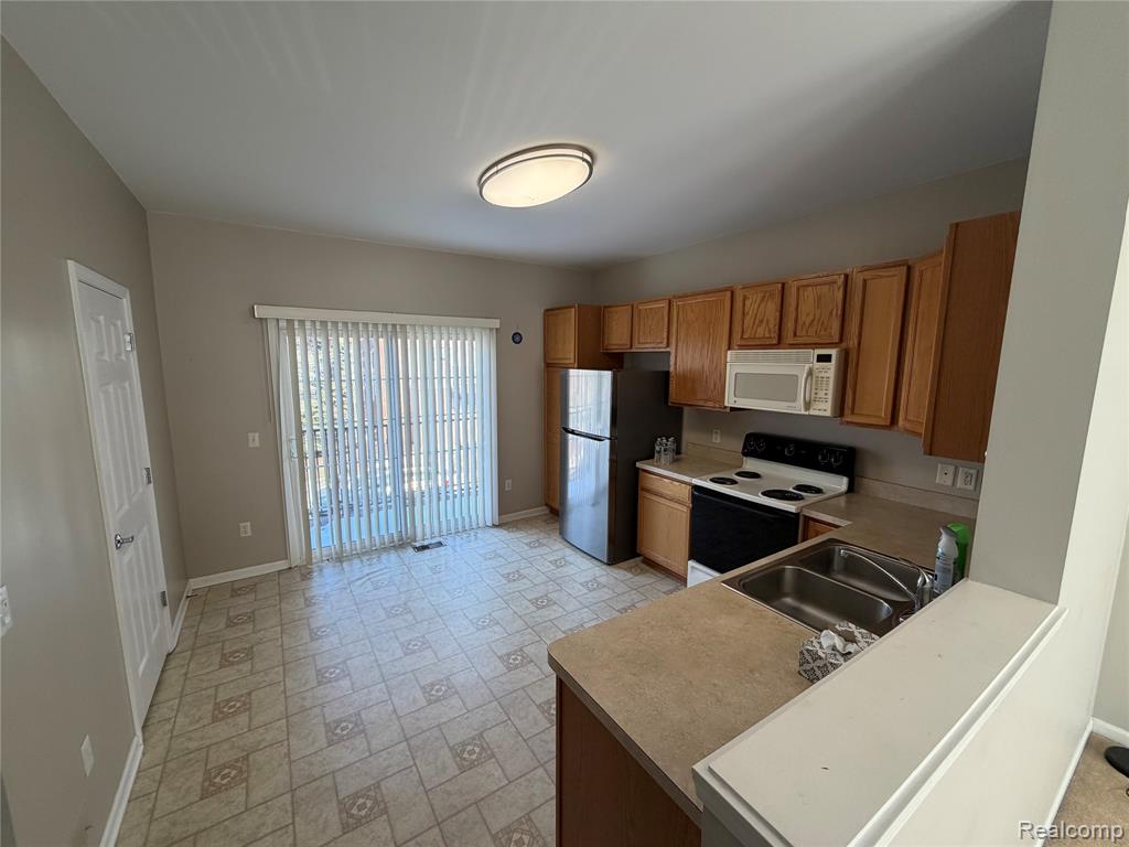 44745 Ellery Lane Novi, MI 48377 - Photo 9 of 17