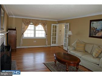 354 North Post Road West Windsor, NJ 08550 - Photo 8 of 12 Living Room