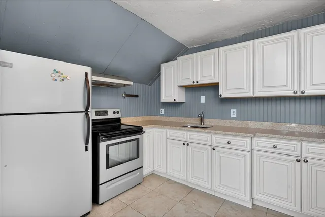 $2,000 | 306 Edge Hill Road, Unit R, Milton, MA 02186