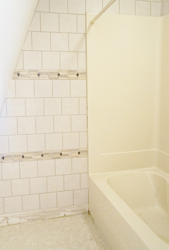 3526 East 2179th Road Ottawa, IL 61350 - Photo 50 of 58 a bathroom with a bathtub