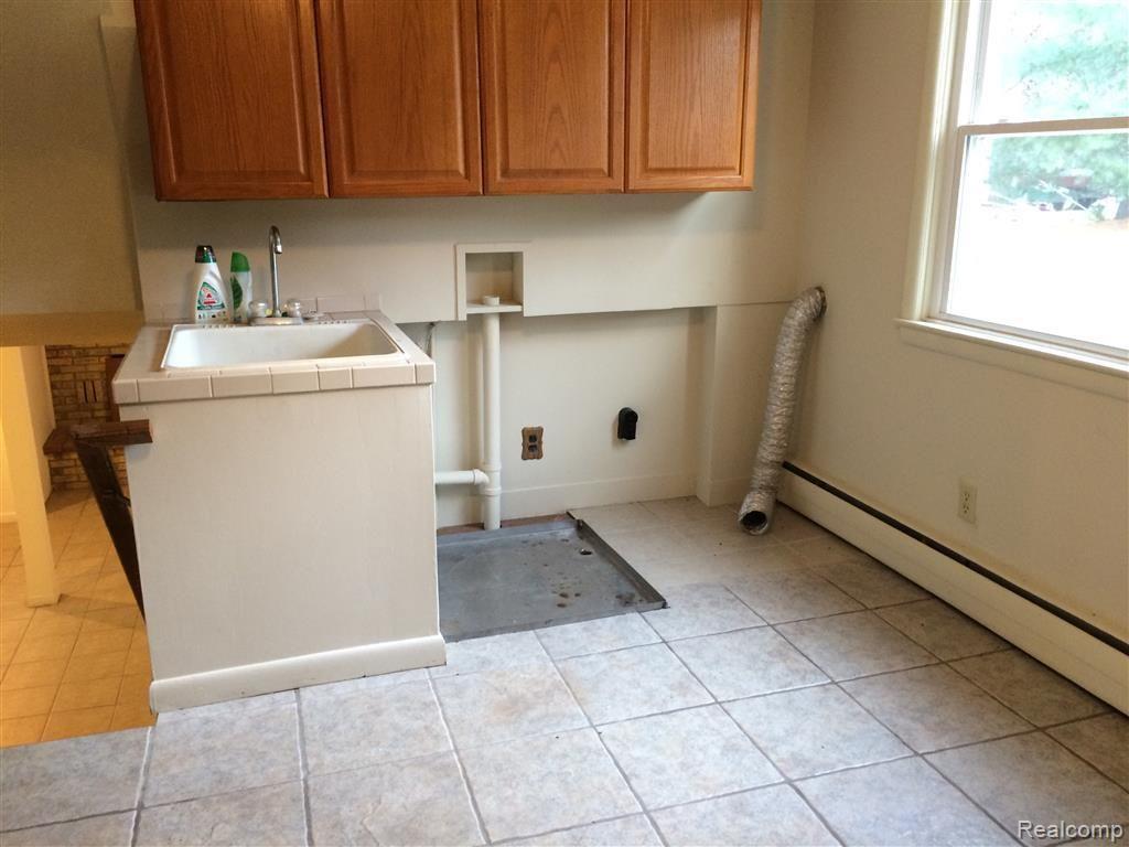 375 Triangle Lake Road Howell, MI 48843 - Photo 20 of 32 24 laundry room (Medium).jpg