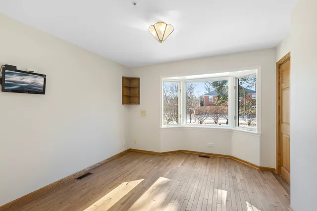 $4,350 | 336 Burchell Avenue, Highwood, IL 60040