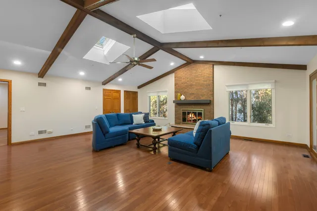 $4,350 | 336 Burchell Avenue, Highwood, IL 60040