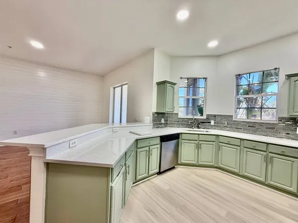 $2,350 | 8614 Miramar Terrace Circle, Unit 8614, Temple Terrace, FL 33637