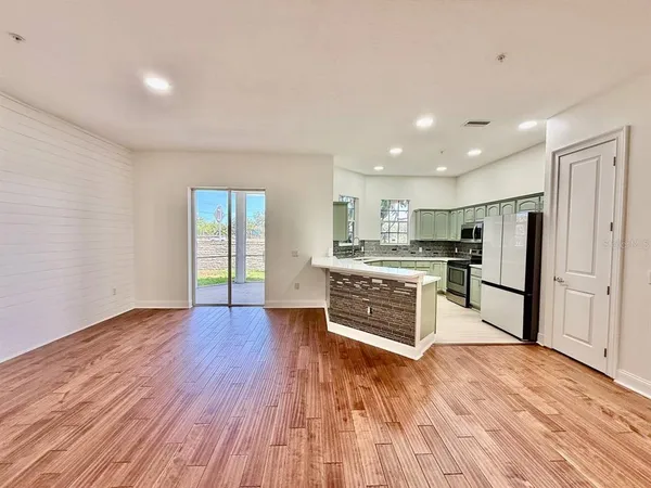 $2,350 | 8614 Miramar Terrace Circle, Unit 8614, Temple Terrace, FL 33637