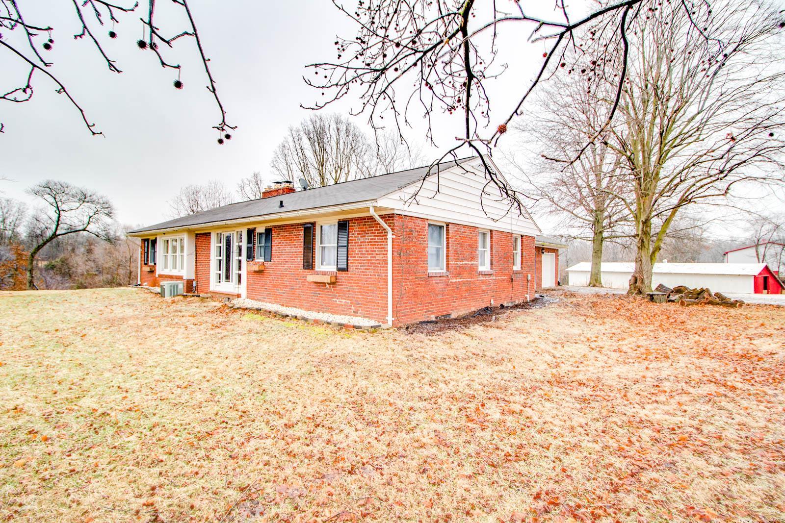 5609 Schmidt Road Brighton, IL 62012 - Photo 3 of 32