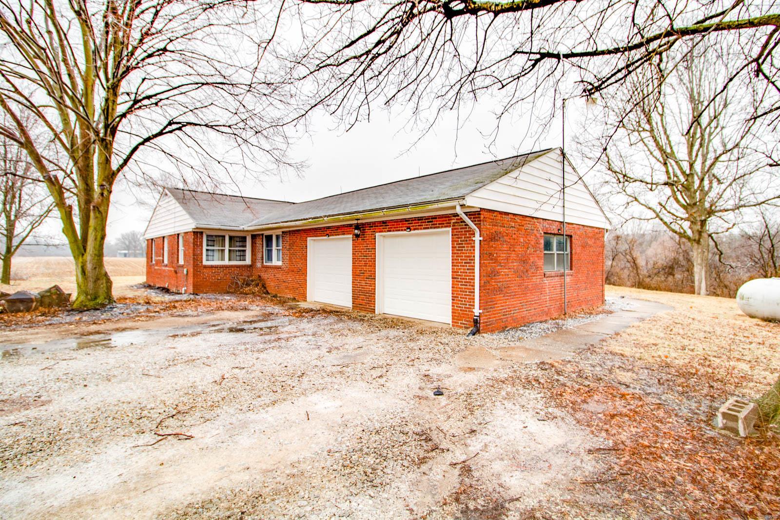 5609 Schmidt Road Brighton, IL 62012 - Photo 8 of 32