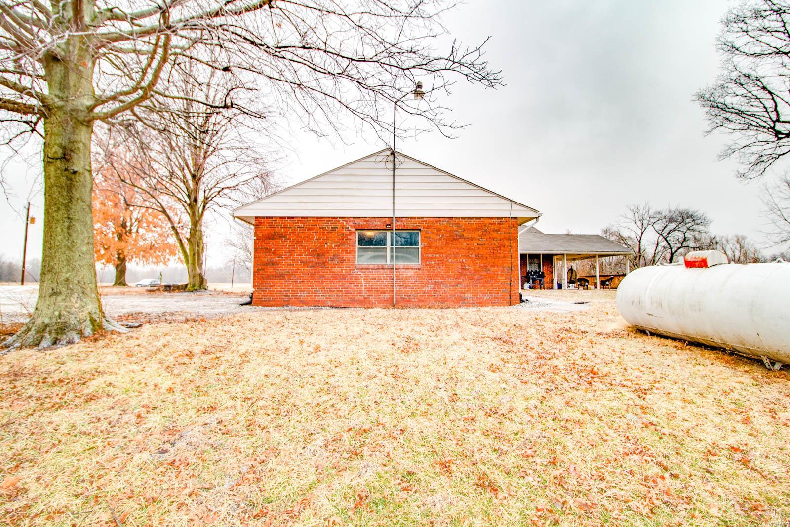 5609 Schmidt Road Brighton, IL 62012 - Photo 9 of 32