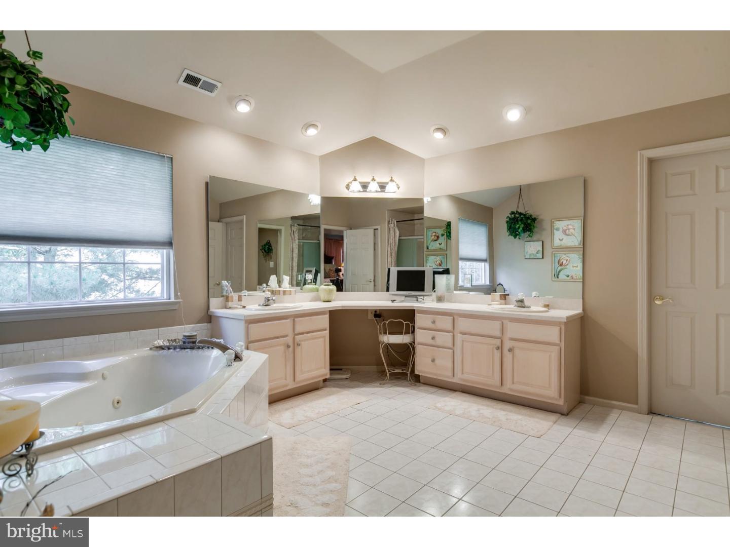 7 Pheasant Drive Mount Laurel, NJ 08054 - Photo 15 of 25 Master Bathroom