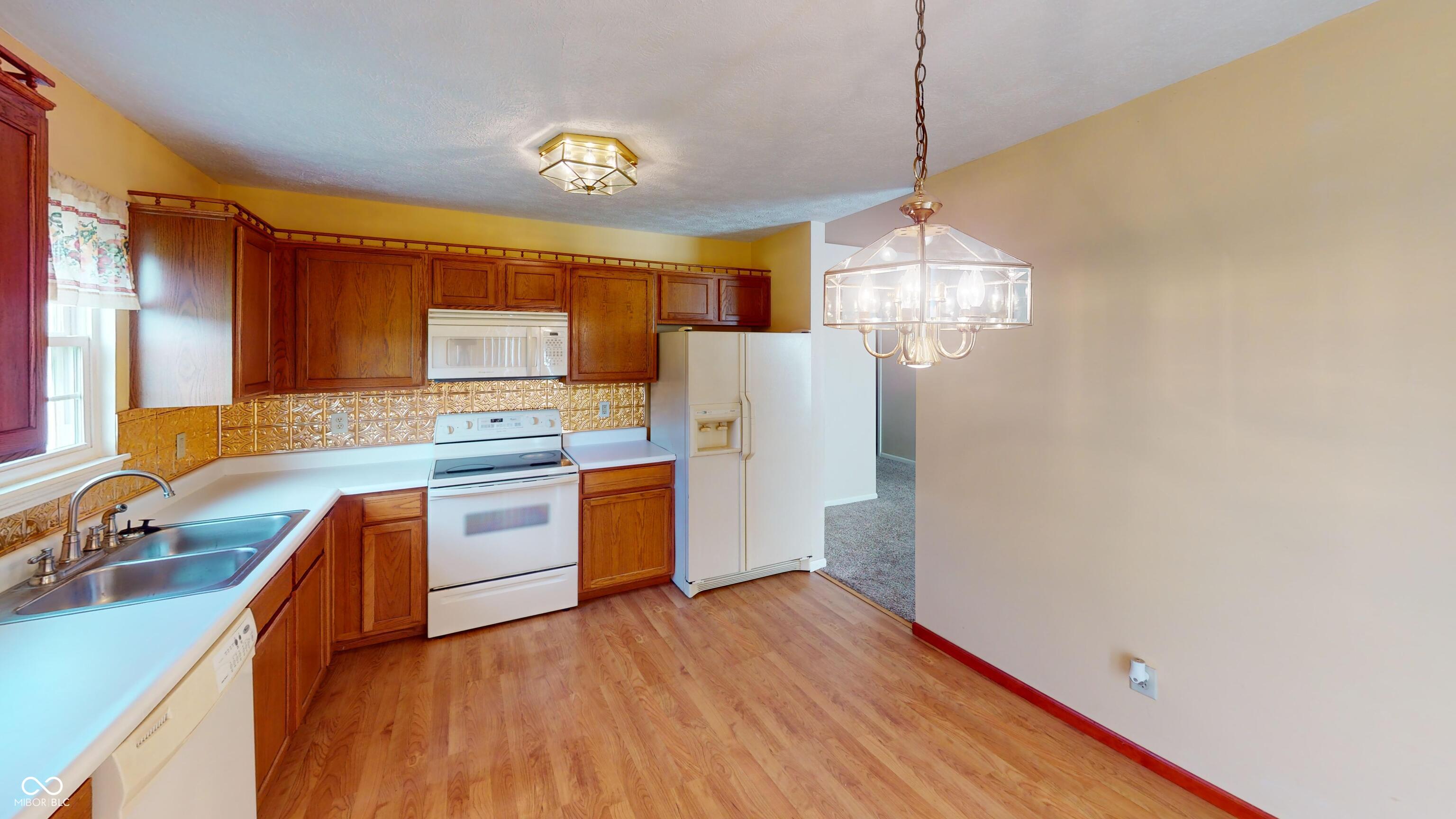 1096 Bumblebee Way Greenfield, IN 46140 - Photo 4 of 57