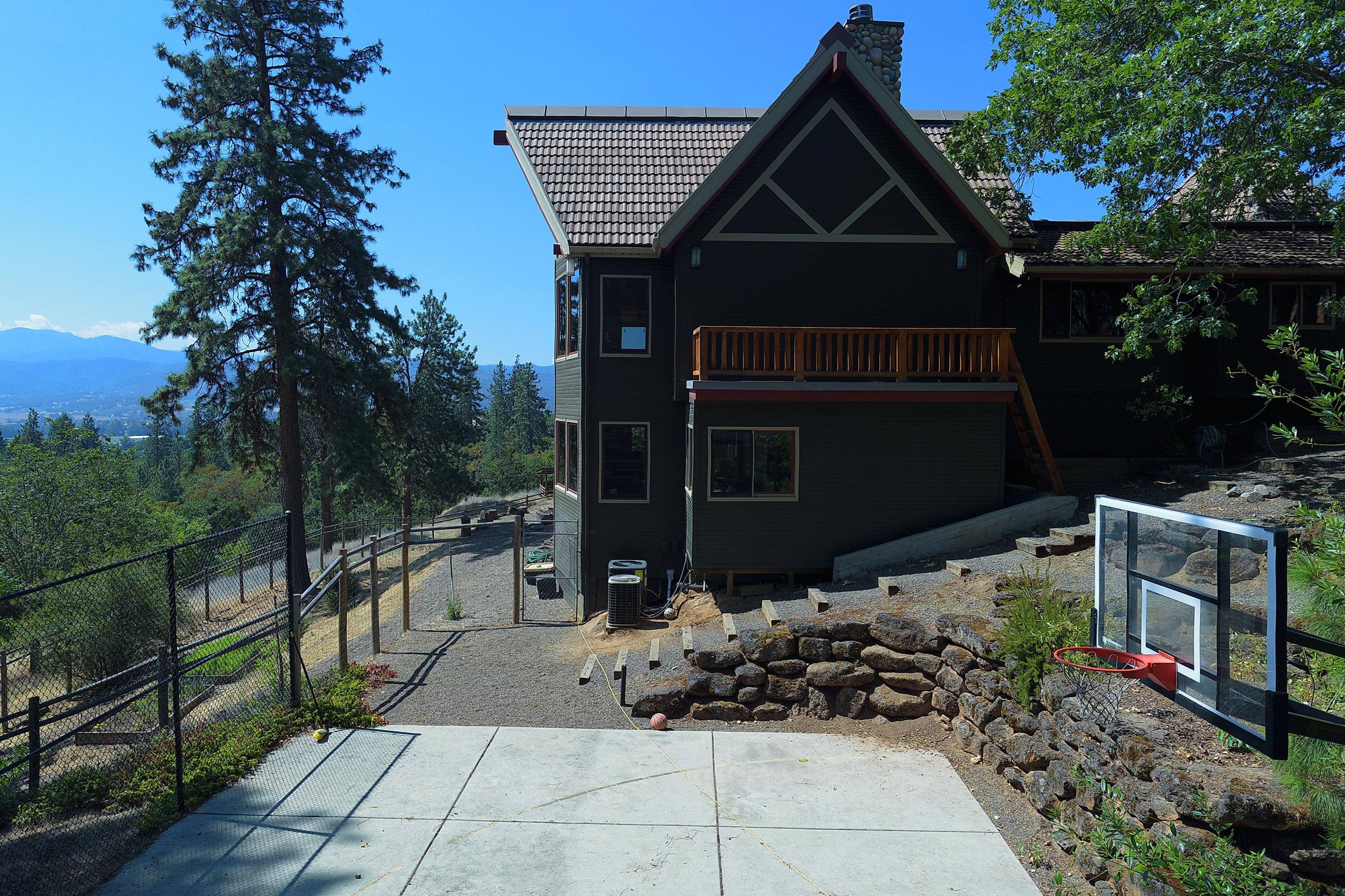 2421 Old Military Road Central Point, OR 97502 - Photo 28 of 35 43