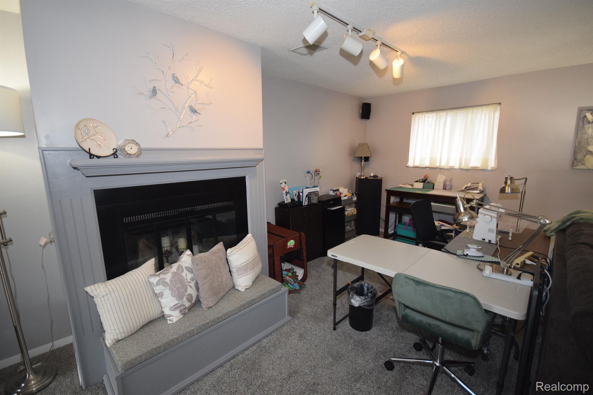 9477 White Lake Road Fenton, MI 48430 - Photo 8 of 20 Gallery Image 8